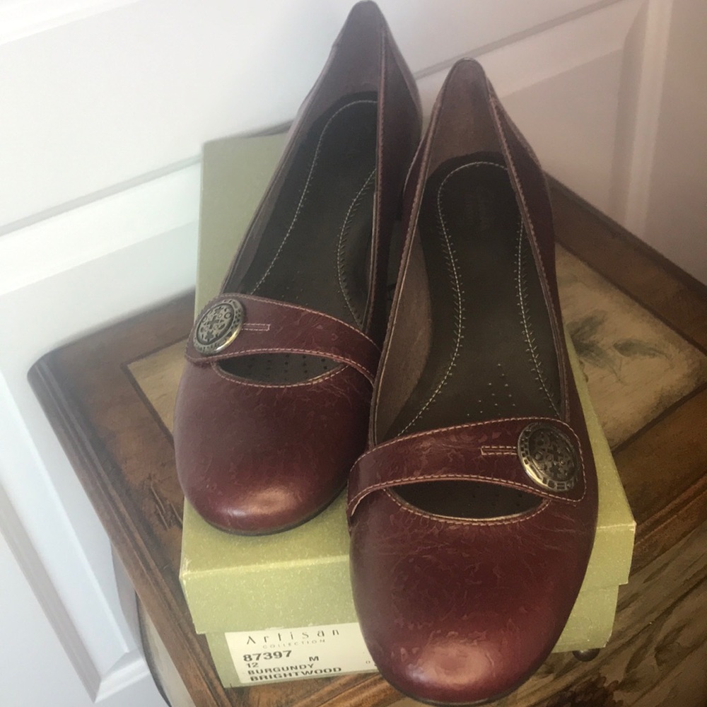 Brand New Clarks Burgundy Loafer/Pump